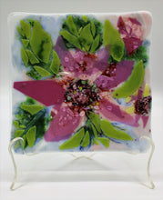 Load image into Gallery viewer, Dahlia decorative Plate
