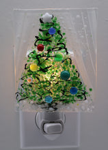 Load image into Gallery viewer, Christmas Tree on White Streaky Glass
