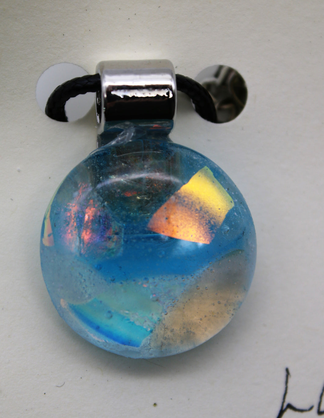 Jewelry- Necklace Round Clear with and miscellaneous Dichroic Frint