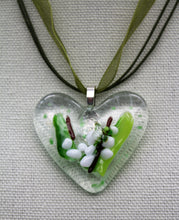 Load image into Gallery viewer, Jewelry - Clear Heart with small pieces of glass depicting a Lilly flowers
